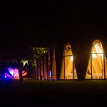 Maloca in Auerstedt mit Blütenkunstkonstruktion von Viktoria Scholz